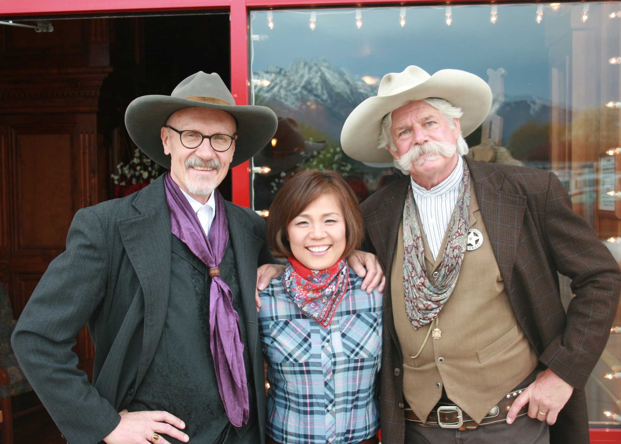 InCahoot&Sun In Cahoots cowboy performers with Sun.